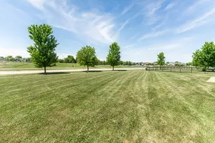 2331 Coventry Cir S, Sycamore, IL 60178 - Photo 37