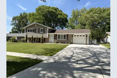 920 Royal Court, Schaumburg, IL 60193 - Photo 1