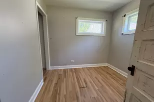 19 W 36th Pl, Steger, IL 60475 - Photo 5
