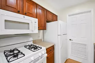329 Grissom Ct, Hoffman Estates, IL 60169 - Photo 9