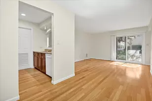 329 Grissom Ct, Hoffman Estates, IL 60169 - Photo 5