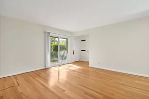 329 Grissom Ct, Hoffman Estates, IL 60169 - Photo 7