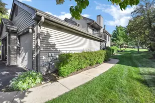 329 Grissom Ct, Hoffman Estates, IL 60169 - Photo 3