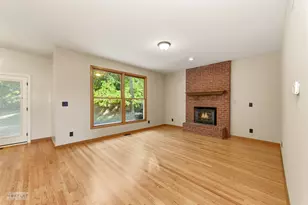 97 Crooked Creek Dr, Yorkville, IL 60560 - Photo 9