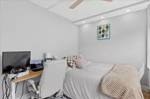 1355 N Sandburg Terrace, Chicago, IL 60610 - Photo 7