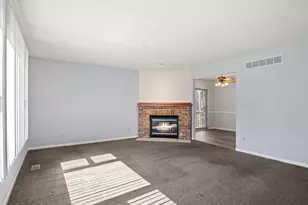 1844 Kerrybrook Ct, Sycamore, IL 60178 - Photo 9