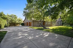 2 Breckenridge Dr, Bloomington, IL 61701 - Photo 61