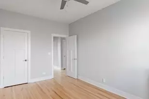 1409 E 61st Pl, Chicago, IL 60637 - Photo 5