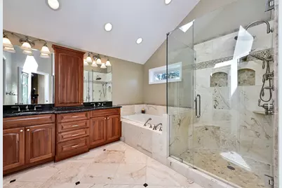 381 Grayfriars Lane, Inverness, IL 60067 - Photo 13