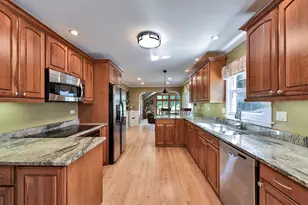 381 Grayfriars Ln, Inverness, IL 60067 - Photo 9