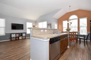 6541 Lilac Blvd, Hanover Park, IL 60133 - Photo 7