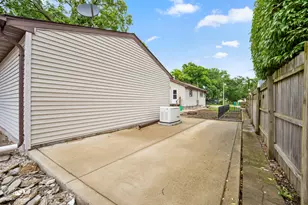413 S May St, Joliet, IL 60436 - Photo 23
