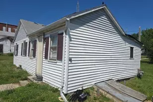 87 E 3rd St, Dallas City, IL 62330 - Photo 11