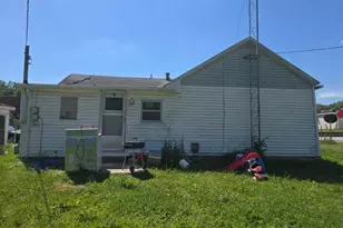 87 E 3rd St, Dallas City, IL 62330 - Photo 9
