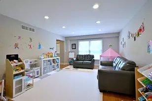 1350 W Barnwall Dr, Addison, IL 60101 - Photo 9