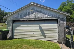80 W 4th St, Dallas City, IL 62330 - Photo 13