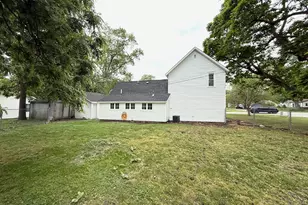 409 E Chestnut St, Paxton, IL 60957 - Photo 3
