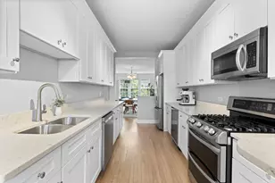 510 W Surf St, Chicago, IL 60657 - Photo 15