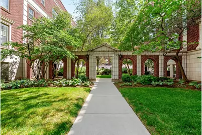 496 Sheridan Road #1, Evanston, IL 60202 - Photo 3