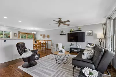 407 W Tanglewood Drive, Arlington Heights, IL 60004 - Photo 3