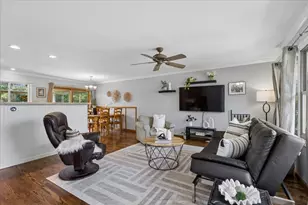 407 W Tanglewood Dr, Arlington Heights, IL 60004 - Photo 3