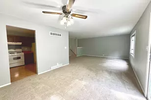 8421 Hickory Nut Grove Rd, Cary, IL 60013 - Photo 7
