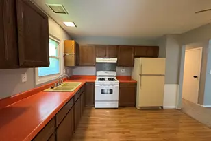 8421 Hickory Nut Grove Rd, Cary, IL 60013 - Photo 11