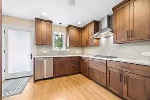 687 S Spring Rd, Elmhurst, IL 60126 - Photo 9