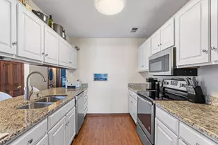 204 Racquet Club Ct, Hinsdale, IL 60521 - Photo 9