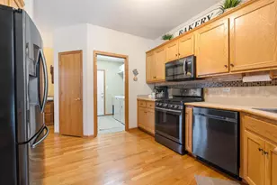 10711 Canterbury Dr, Mokena, IL 60448 - Photo 3