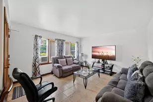 227 S Hale St, Addison, IL 60101 - Photo 7