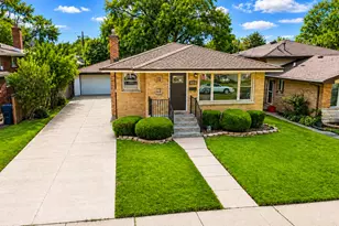 8818 S 55th Ct, Oak Lawn, IL 60453 - Photo 1