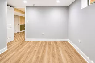8818 S 55th Ct, Oak Lawn, IL 60453 - Photo 17
