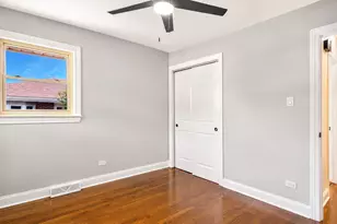8818 S 55th Ct, Oak Lawn, IL 60453 - Photo 11