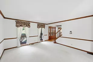107 Roxborough Pl, Inverness, IL 60010 - Photo 5