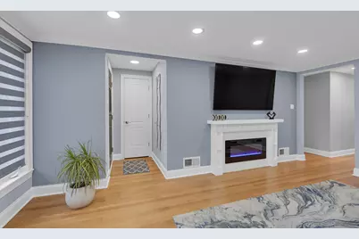 7737 Meade Avenue, Burbank, IL 60459 - Photo 5