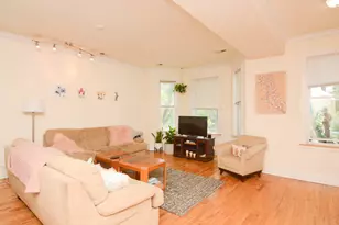 1314 W Roscoe St, Chicago, IL 60657 - Photo 5