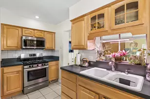 1044 Charing Cross Rd, Lombard, IL 60148 - Photo 9