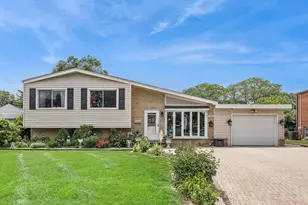 1044 Charing Cross Rd, Lombard, IL 60148 - Photo 1