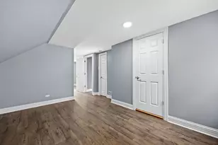 9725 Normandy Ave, Oak Lawn, IL 60453 - Photo 7