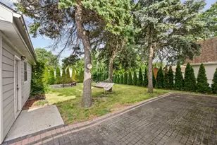 9725 Normandy Ave, Oak Lawn, IL 60453 - Photo 17