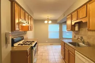 132 Brookwood Ct, Vernon Hills, IL 60061 - Photo 5