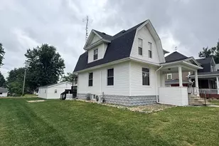 217 W Chestnut St, Compton, IL 61318 - Photo 3