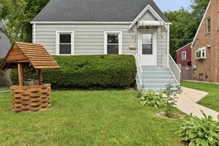 9709 51st Ave, Oak Lawn, IL 60453 - Photo 1