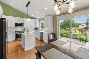 1985 Rochelle Ct, Wheeling, IL 60090 - Photo 5