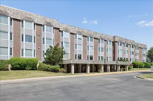 400 Ascot Dr, Park Ridge, IL 60068 - Photo 1
