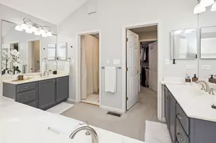 2533 E Chesapeake Pl, Westchester, IL 60154 - Photo 13