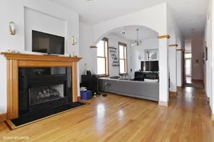 1415 W Barry Ave, Chicago, IL 60657 - Photo 3