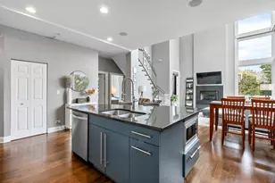 1641 W Pearson St, Chicago, IL 60622 - Photo 11