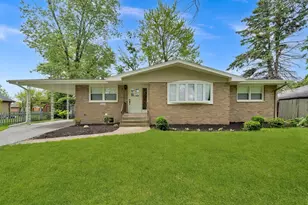 3245 S Manor Dr, Lansing, IL 60438 - Photo 1